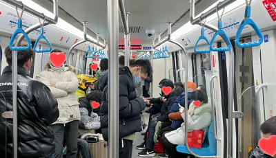 出發(fā)！青島地鐵3號線永磁牽引列車載客運(yùn)營