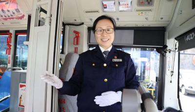 “咱們的堅(jiān)守，能讓更多人早點(diǎn)團(tuán)圓！” 市北巴士駕駛員董文香堅(jiān)守退休前最后一個(gè)除夕夜