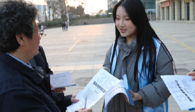 青島理工大學(xué)學(xué)生深入街頭 用專業(yè)知識(shí)維護(hù)消費(fèi)者權(quán)益