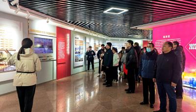青島市社會(huì)福利院組織參觀青島市城市更新和城市建設(shè)攻堅(jiān)成就展