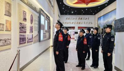 地鐵分局海洋大學(xué)站派出所組織開(kāi)展清明祭奠英烈活動(dòng)