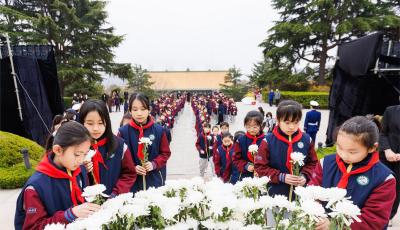傳承紅色基因 爭(zhēng)做少年先鋒！2024年青島市未成年人“清明祭英烈”活動(dòng)啟動(dòng)儀式舉行