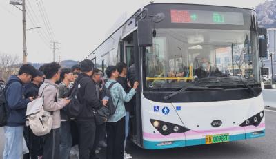 三天66.3萬(wàn)人次 青島溫馨巴士圓滿完成清明節(jié)保障任務(wù)