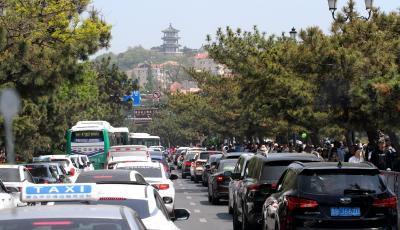 現(xiàn)場(chǎng)丨都來(lái)了！“五一”外地車(chē)輛井噴