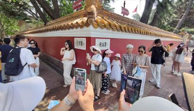端午小長假老城區(qū)景點游人如織