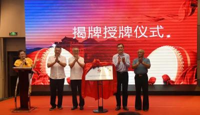 青島市文化市場(chǎng)協(xié)會(huì)揭牌成立！與八家協(xié)會(huì)戰(zhàn)略簽約 63個(gè)會(huì)員單位抱團(tuán)共促文產(chǎn)高質(zhì)量發(fā)展
