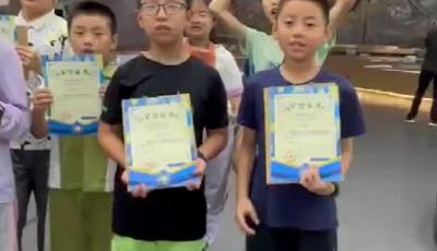 小记者走进白垩纪国家地质公园，开启“数星星的孩子”研学夏令营之旅.mp4