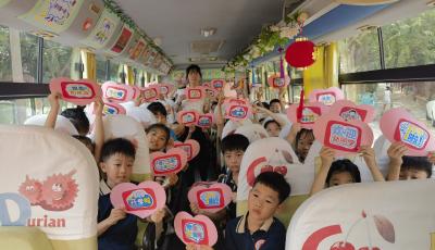 開學首日，青島近2000輛溫馨校車護航13萬學子平安上學