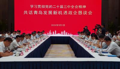 企業(yè)家坐在“主人”的位置