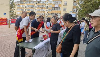 青島市人力資源和社會保障局開展“政策、崗位、服務(wù)直通車進社區(qū)”活動