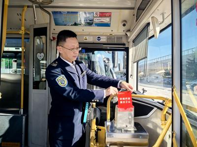 明起，青岛184条公交线路开空调 用“城运e生活”扫码享好礼