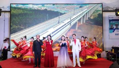 “新質(zhì)引領(lǐng) 跨越在即” 解放青汽JH6全新產(chǎn)品出車亮相