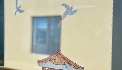 青岛307路公交车变身"移动美术馆"  焕新市民出行体验