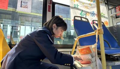 设立“阅读角” 青岛“书香巴士”发车