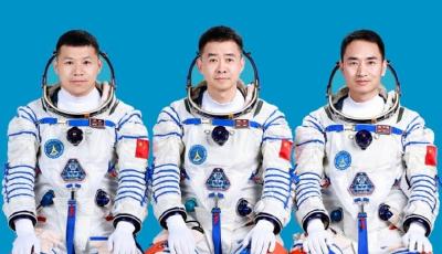 神二十航天员乘组将于近日择机实施第一次出舱活动