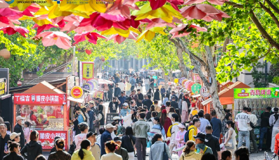 市北雙街“出圈”激活假期經濟新活力