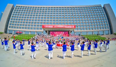 红领巾爱祖国 2025年青岛市少先队鼓号操大赛举行