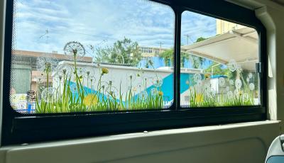 青島公交216路打造“涼涼夏日”主題車 多舉措為乘客送清涼