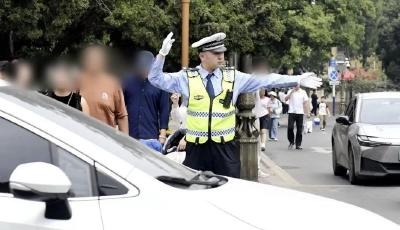 青岛公安交警部门多措并举全力护航高考