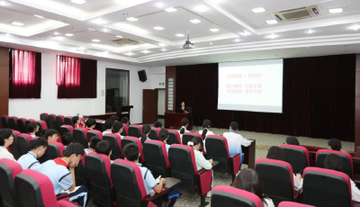 青岛第五十三中学学生走进青岛市档案馆 沉浸式学习“口述档案”实践课