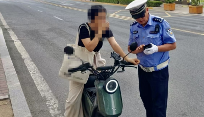 李沧交警开展非机动车、摩托车交通违法专项整治