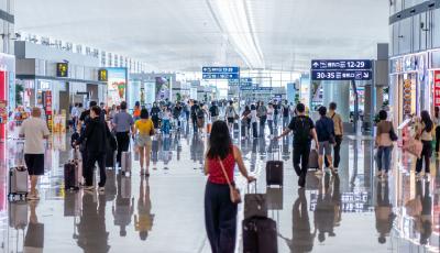 暑運首日機場起降航班610架次 旅客吞吐量達8萬人次