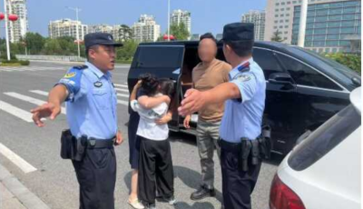 连“捡”俩娃！警方提醒：暑期带娃多留意