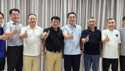 韩国足球协会一行来青开展足球友好交流