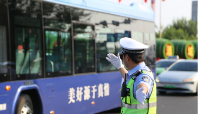青岛公安交管等部门联动施策，确保前海一线道路畅通