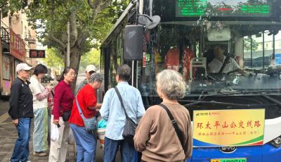带你穿行最美环山线！青岛“秋日巴士”启程 