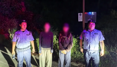 崂山特警徒步救援山顶迷路女子