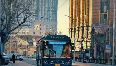 無軌電車開放日，青島2路電車揭曉綠色出行硬核新技術