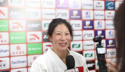 2025年国际柔联柔道大奖赛开赛 英姿飒爽的青岛姑娘10秒拿下中国队首金