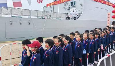 “舰”证成长启新程 逐梦深蓝向未来 青岛新世纪学校参加舰艇开放日活动