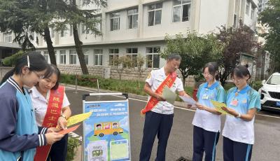 “綠色”宣傳進校園進站頭 青島公交“暖心”服務聽民聲民意