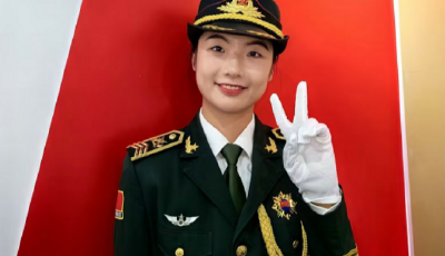 青島學子李子菡：九三閱兵場上的“鏗鏘玫瑰”