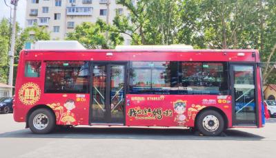 定制路线+全程跟拍+流动祝福站 青岛“巴士婚车”服务再升级