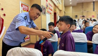 法治课堂进学堂！青岛城阳公安为青少年筑牢安全防线