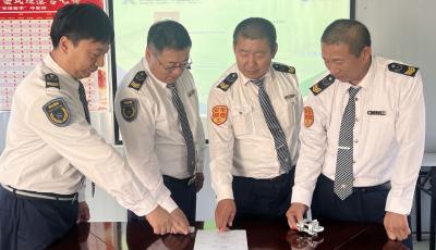 青岛公交“草根发明家”任全国破车门安全难题