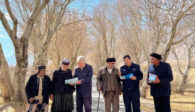 青島“1+1”法援志愿律師重陽節慰問塔吉克族老人