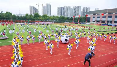 青岛市第三十六届“市长杯”校园足球联赛开幕