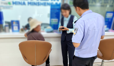 七旬老太“網戀”轉賬,嶗山警方緊急勸阻 七旬老太“網戀”轉賬,嶗山警方緊急勸阻