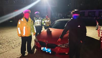 市北交警严查“炸街车”，市民点赞送锦旗