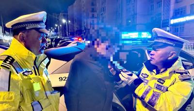 以为“隔夜酒”没事？两男子深夜酒后驾车被查