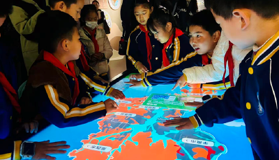 學(xué)子探秘青島城市展覽館 觸摸城市脈絡(luò) 厚植家鄉(xiāng)情懷