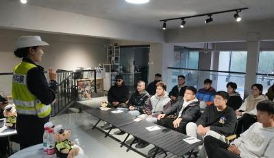 前移安全防线，城阳警方把安全课开进机车店