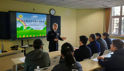 關(guān)注安全乘梯 青島市市南區(qū)共建校園平安