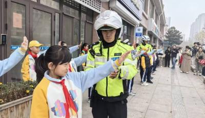 青岛李沧区交管开展警营开放日活动