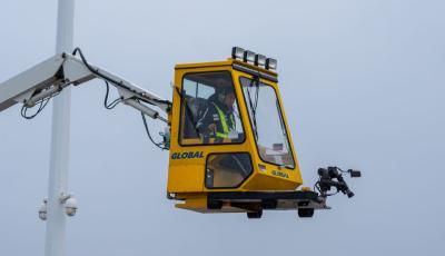 凌晨五點(diǎn)除霜！青島機(jī)場冬季清早的“熱力守護(hù)”