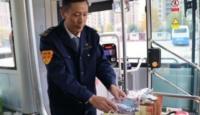 山东省“最美救护员”郑吉凡走进特殊学校 诠释宽容与关爱的真谛